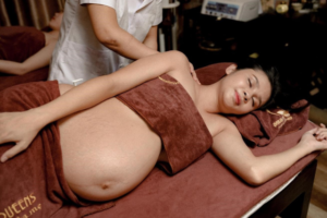 Massage bầu giúp mẹ đỡ mệt mỏi