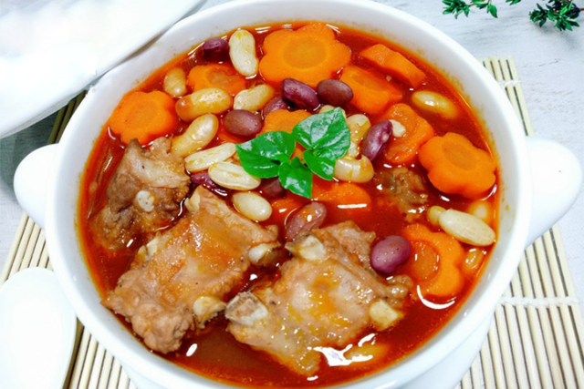 Canh xương bò hầm đậu đỏ