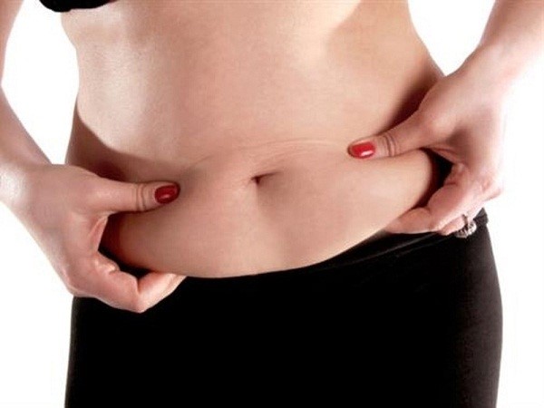 Ăn nhiều là một trong những nguyên nhân khiến bạn bị béo bụng