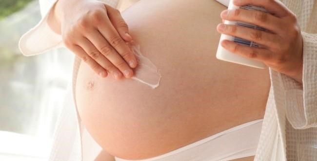 Mẹ bầu nên dùng kem chống nắng để bảo vệ cho làn da của mình