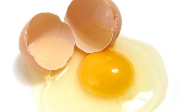 Lòng trắng trứng gà khắc phục tình trạng rạn nứt da