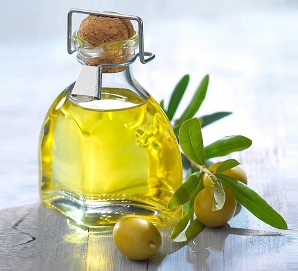 Dùng dầu ô liu khắc phục tình trạng rạn nứt da khi mang bầu