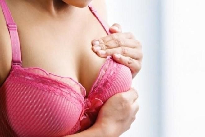 Đau ngực có thể kèm theo triệu chứng như khó thở