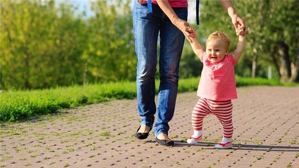 Khi con được vận động, về đêm bé sẽ có giấc ngủ ngon