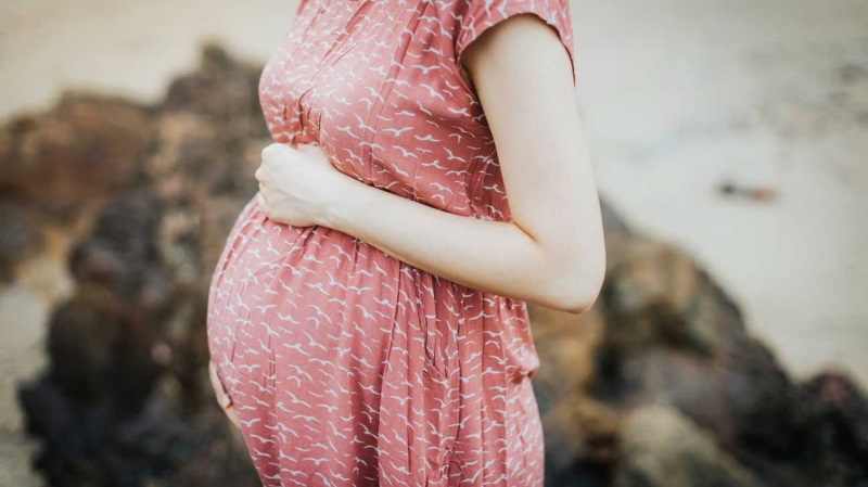 Những bộ váy bầu là sự lựa chọn hàng đầu cho các mẹ ở những tháng cuối thai kỳ