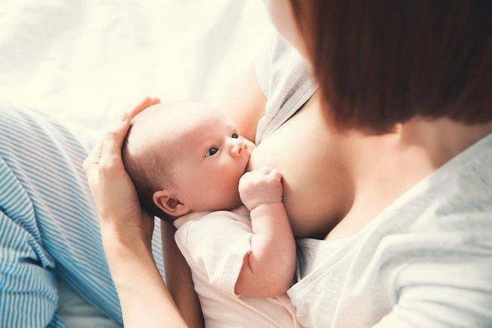 Tìm ra tư thế cho bé bú đúng rất quan trọng