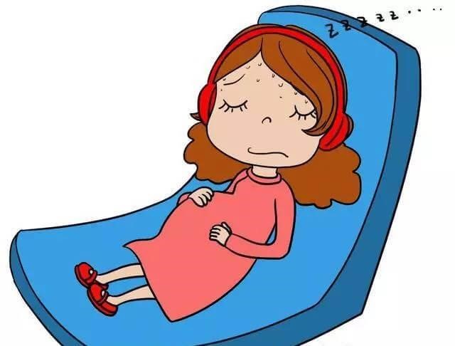Nếu mẹ bị sốt và có hiện tượng hắt hơi quá nhiều lần thì mẹ nên đến ngay bệnh viện để được thăm khám