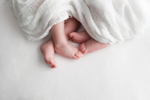 Mẹ sẽ ốm nghén nhiều và dài hơn khi mang thai đôi