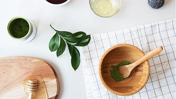 Đắp mặt nạ rau má