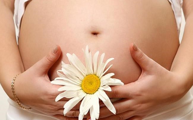 Sa bụng bầu khiến thai nhi di chuyển gần đến tử cung hơn
