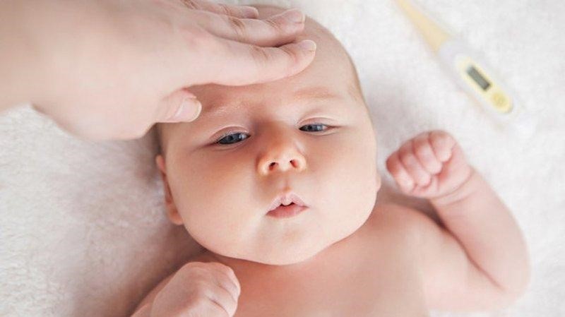 Quá trình theo dõi trẻ sơ sinh sau tiêm rất cần thiết và quan trọng