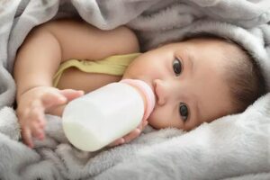 Chọn đúng sữa giúp bé phát triển khỏe mạnh